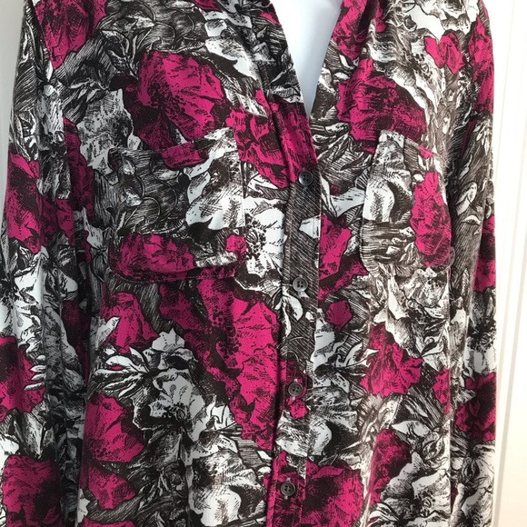 🔴 4/$15 Rock & Republic pink black white floral ls button up shirt sz M in EUC - Picture 3 of 15